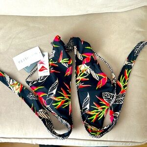 Athleta Hana Reversible Wrap Bikini. Size large. Quickdri innovative bikini.
